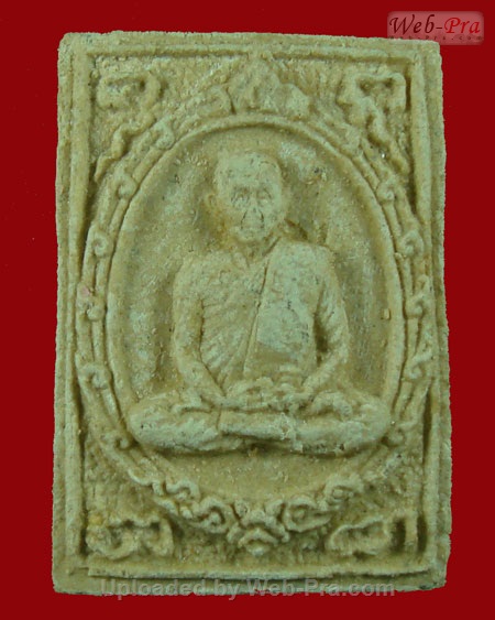 ปี 2517 พระเนื้อผงรูปเหมือน รุ่นเมตตา หลวงปู่สิม พุทธาจาโร (เนื้อผง)