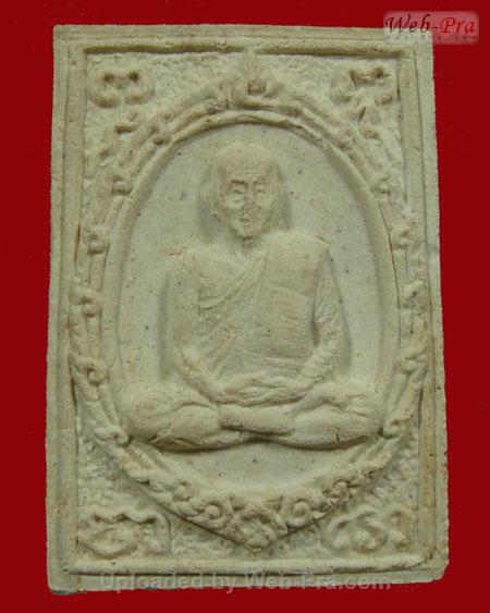 ปี 2517 พระเนื้อผงรูปเหมือน รุ่นเมตตา หลวงปู่สิม พุทธาจาโร (เนื้อผง)