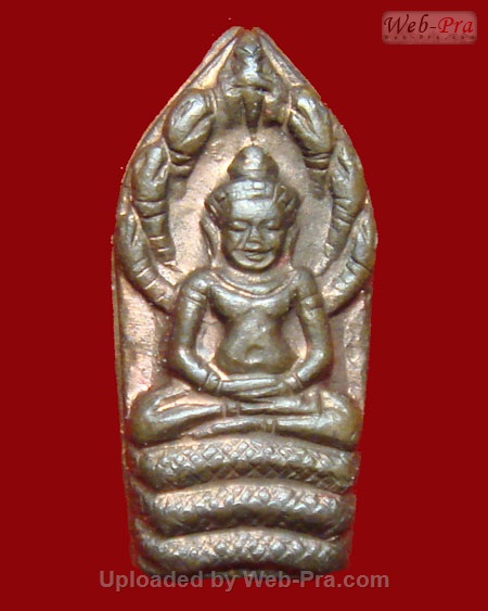 ปี 2518 พระปรกใบมะขาม รุ่นแรกรุ่นเดียว หลวงปู่สิม พุทธาจาโร (2.เนื้อนวโลหะ)
