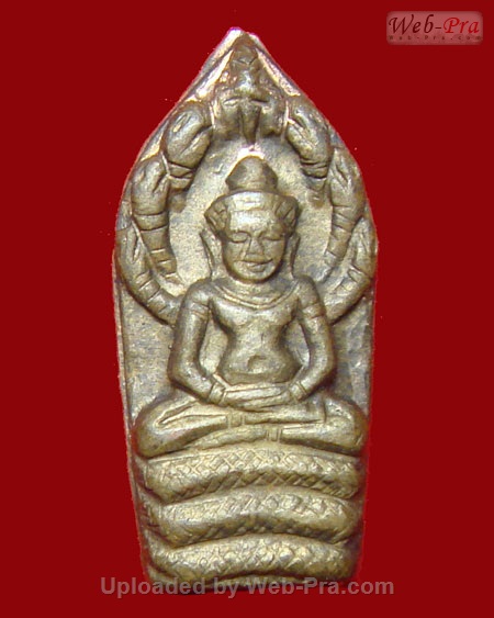 ปี 2518 พระปรกใบมะขาม รุ่นแรกรุ่นเดียว หลวงปู่สิม พุทธาจาโร (2.เนื้อนวโลหะ)