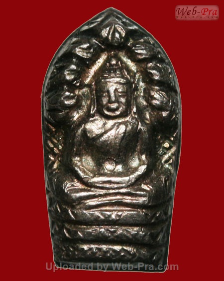 ปี 2517 พระปรกใบมะขามรุ่นแรก หลวงพ่อคูณ ปริสุทโธ วัดบ้านไร่ (2.เนื้อเงิน)