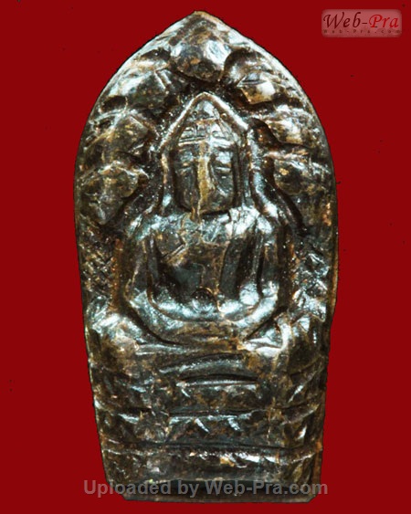 ปี 2517 พระปรกใบมะขามรุ่นแรก หลวงพ่อคูณ ปริสุทโธ วัดบ้านไร่ (3.เนื้อนวโลหะ)