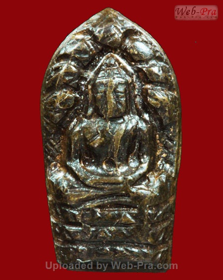 ปี 2517 พระปรกใบมะขามรุ่นแรก หลวงพ่อคูณ ปริสุทโธ วัดบ้านไร่ (3.เนื้อนวโลหะ)