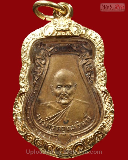 ปี 2496 เหรียญพิมพ์เสมาครึ่งองค์หลังยันต์ ฤ ฤๅ หลวงปู่เผือก ปญญาธโร (เนื้อทองแดง)