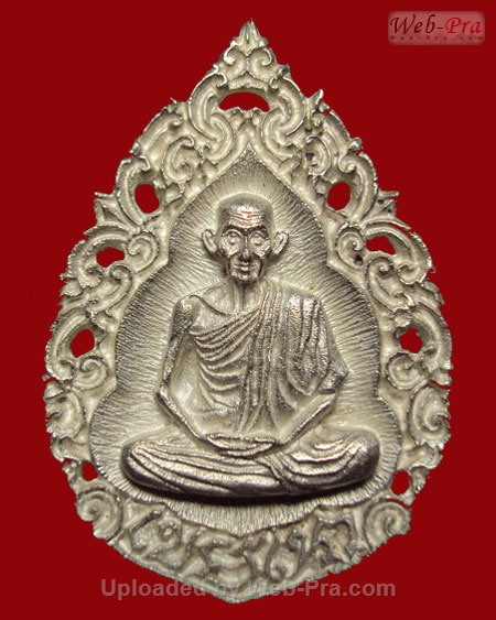 ปี 2535 พระเครื่องชุดรุ่น มงคลเกษม๘๑ หลวงพ่อเกษม เขมโก (เหรียญหล่อลายฉลุ)