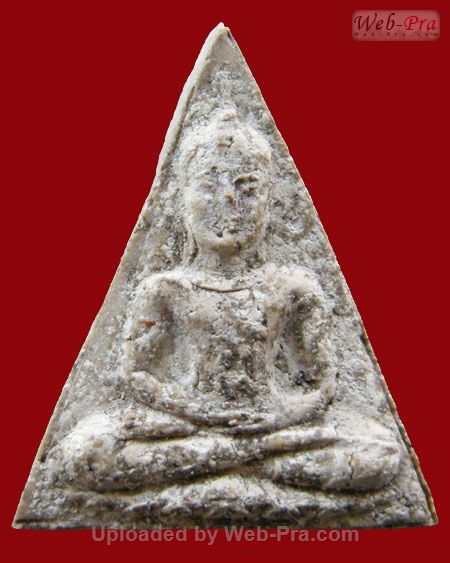 ปี ? พระเนื้อผง พิมพ์สามเหลี่ยมต่างๆ หลวงปู่เย่อ วัดอาษาสงคราม (เนื้อผง)