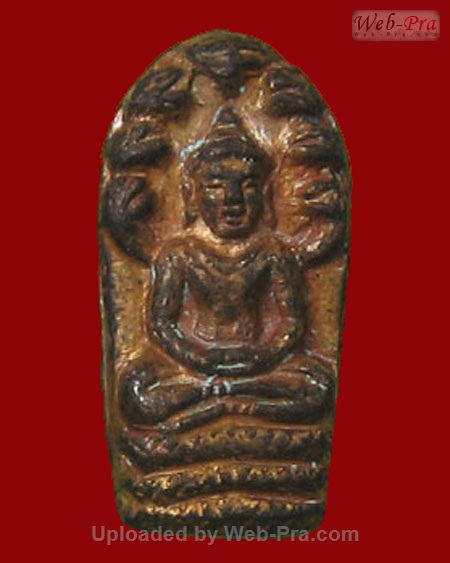 ปี 2516 พระปรกใบมะขามรุ่นแรกรุ่นเดียว หลวงปู่ไข่ อินทสโร วัดบพิตรภิมุข(วัดเชิงเลน) (เนื้อทองแดง)