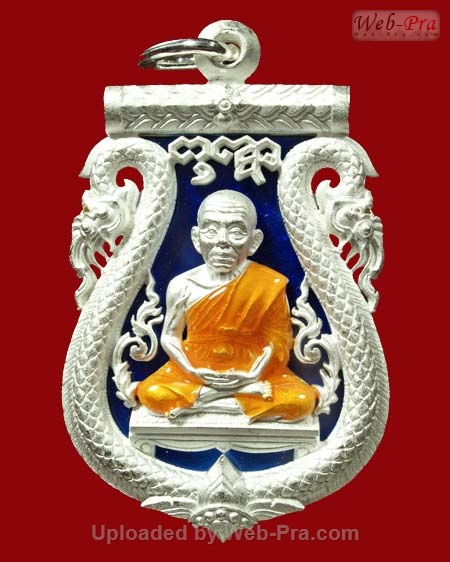 ปี 2554 เหรียญเสมาฉลุ ยกองค์ เลื่อนสมณศักดิ์ พระเทพวิทยาคม หลวงพ่อคูณ ปริสุทโธ วัดบ้านไร่ (4.เนื้อเงิน)
