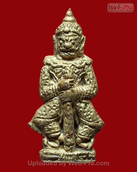 ท้าวเวสสุวรรณ ท่านเจ้าคุณศรี (สนธ์ ยติธโร)วัดสุทัศน์เทพวราราม จ.กรุงเทพฯ (หน้ายักษ์ฐานผ้าทิพย์)