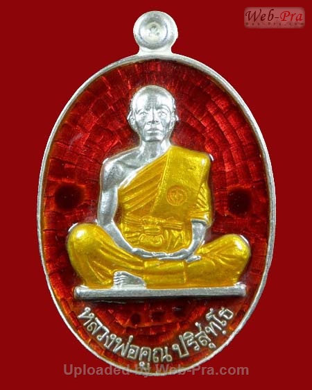 ปี 2554 เหรียญย้อนยุครุ่นสร้างบารมี ปี 2519 รุ่น พุทธคุณสยามมหาลาภ หลวงพ่อคูณ ปริสุทโธ วัดบ้านไร่ (2.เนื้อเงิน)