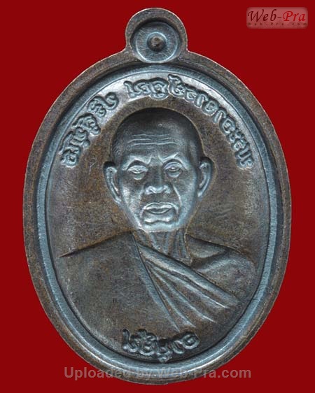 ปี 2553 เหรียญ อายุยืน ครึ่งองค์ หลวงพ่อคูณ ปริสุทโธ วัดบ้านไร่ (5.เนื้อทองแดงรมดำ)