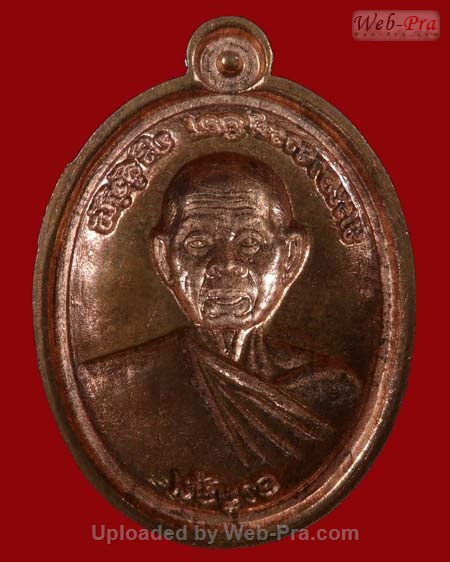 ปี 2553 เหรียญ อายุยืน ครึ่งองค์ หลวงพ่อคูณ ปริสุทโธ วัดบ้านไร่ (7.เนื้อทองแดงขัดเงา)