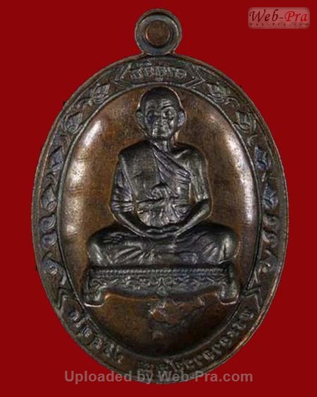 ปี 2553 เหรียญ อายุยืน เต็มองค์ หลวงพ่อคูณ ปริสุทโธ วัดบ้านไร่ (6.เนื้อทองแดงมันปู)