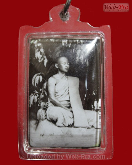 ล็อคเก็ตขาวดำรุ่น 2 พิมพ์สีเหลี่ยม พระอาจารย์สมชาย ฐิตวิริโย วัดเขาสุกิม จ.จันทบุรี (ล็อคเก็ต)