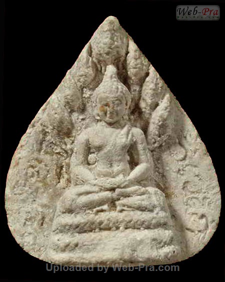 ปี 2513 พระผงนาคปรก7เศียร พิมพ์ใหญ่ ฐานดอกจันทร์ ท่านเจ้าคุณนรฯ (1.เนื้อผง)