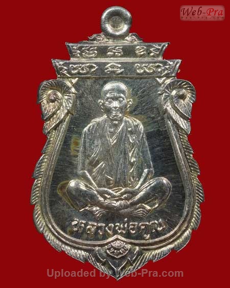 ปี 2536 เหรียญเทพประทานพร พิมพ์เสมา หลวงพ่อคูณ ปริสุทโธ วัดบ้านไร่ (2.เนื้อเงิน)
