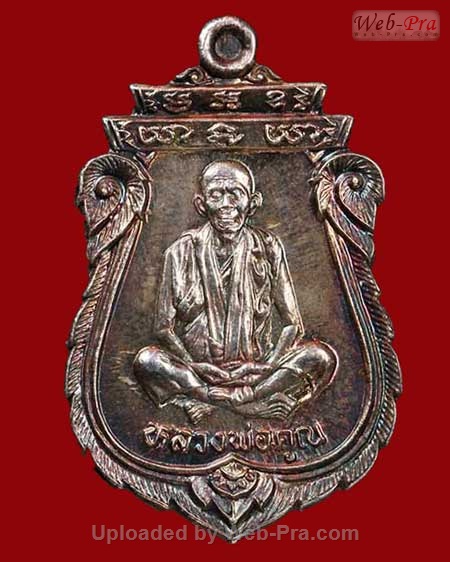 ปี 2536 เหรียญเทพประทานพร พิมพ์เสมา หลวงพ่อคูณ ปริสุทโธ วัดบ้านไร่ (2.เนื้อเงิน)
