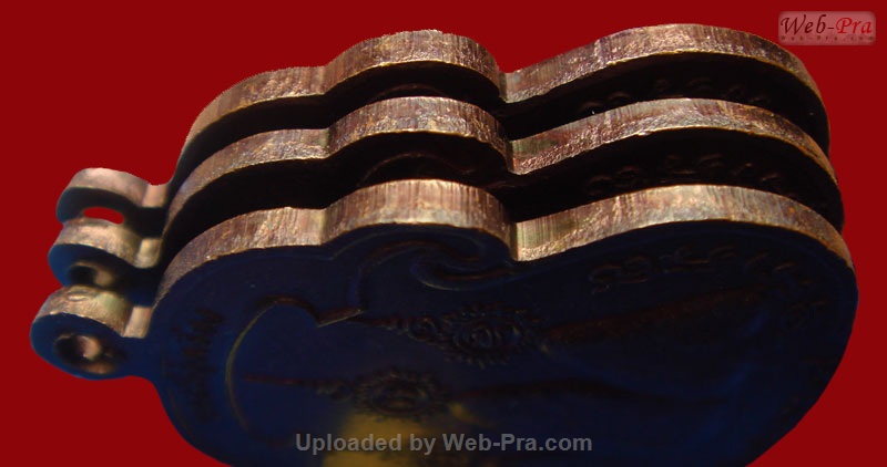 เหรียญรุ่นแรก หลวงปู่เรือง อาภัสสะโร วัดเขาสามยอด (รอยตัดขอบเหรียญ)