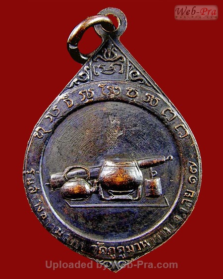 ปี 2517 เหรียญหยดน้ำรูปเหมือนครึ่งองค์ หลวงปู่ชอบ ฐานสโม วัดป่าสัมมานุสรณ์ อำเภอวังสะพุง จังหวัดเลย (เนื้อทองแดง)