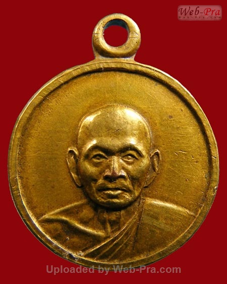 ปี 2509 เหรียญรุ่น 5 เหรียญปั๊มกลมเล็ก หลวงพ่อน้อย อินทสโร (1.เนื้อฝาบาตร)