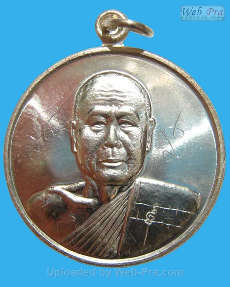 ปี 2548 เหรียญ เลื่อนสมณศักดิ์ หลวงพ่อตัด ปวโร (1 เนื้อเงิน)