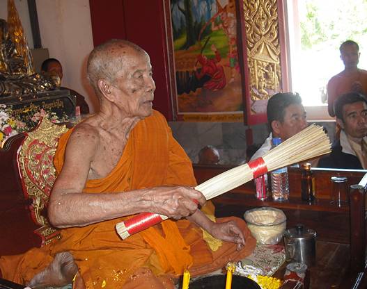 **** หลวงปู่ผาด ฐิติปัญโญ ****