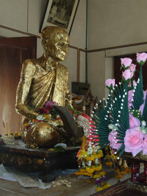 ประวัติโดยย่อ หลวงปู่กุหลาบ วัดใหญ่สว่างอารมณ์ นนทบุรี