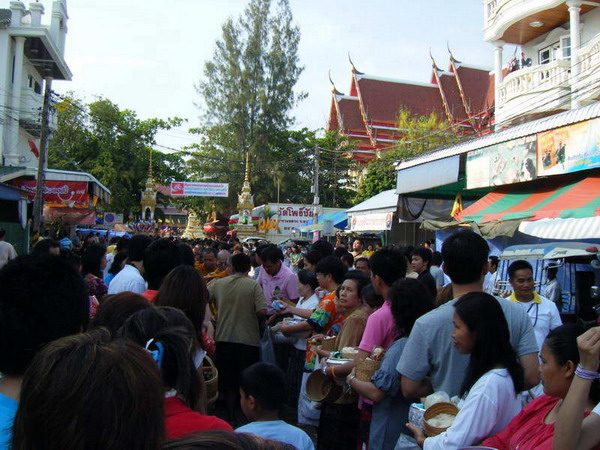 ปีใหม่ 2554 นี้ ทำบุญหลวงพ่อพระใสกันนะครับ
