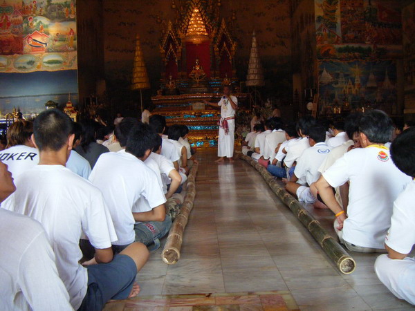 ปีใหม่ 2554 นี้ ทำบุญหลวงพ่อพระใสกันนะครับ