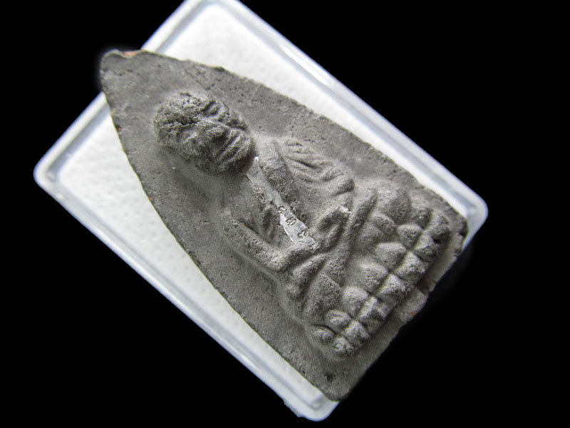 พระหลวงปู่ทวดฝังตะกรุดเงิน ด้านหลังบอกวัดครับแต่อ่านไม่ออก ..เริ่ม20บาท/.S.83