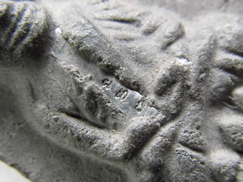 พระหลวงปู่ทวดฝังตะกรุดเงิน ด้านหลังบอกวัดครับแต่อ่านไม่ออก ..เริ่ม20บาท/.S.83