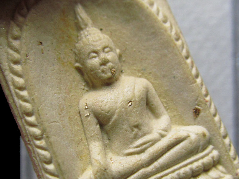 หลวงพ่อขาว วัดเสาธงกลาง เนื้อผงพุทธคุณ...เริ่ม20บาท/.F.13