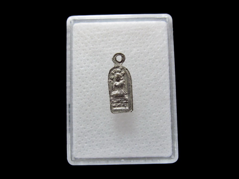 พระใบมะขามพระพุทธ หลัง นางกวัก ไม่ทราบ..เริ่ม20บาท/.F139