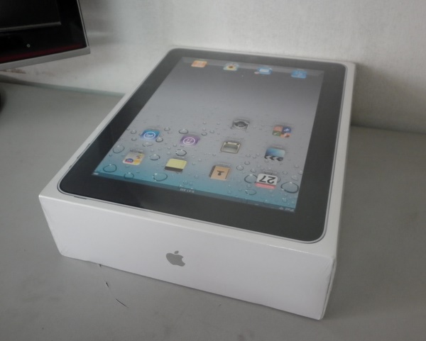IPAD WIFI 16 GB.  ของใหม่ ยิ่งกว่าแกะกล่อง (เพราะยังไม่แกะกล่องครับ)  เครื่องรับประกันทั่วโลก 