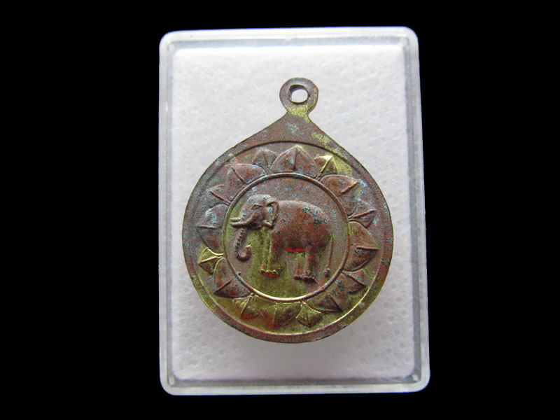 เหรียญ พระประจำวันจันทร์ หลังช้าง เนื้อทองเหลืองลงสี.เริ่ม20บาท/.Y53