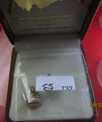 หลวงพ่อทวด รุ่นเบตง 3 พิมพ์จิ๋ว เนื้อนวโลหะก้นอุดผง หมายเลข 732 และ 782