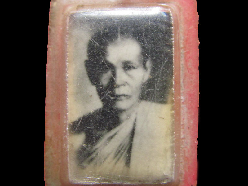 รูปถ่ายหลวงพ่อกัน วัดเขาแก้ว หลังตะกรุด 3 ดอก..เริ่ม20บาท/.Re.04