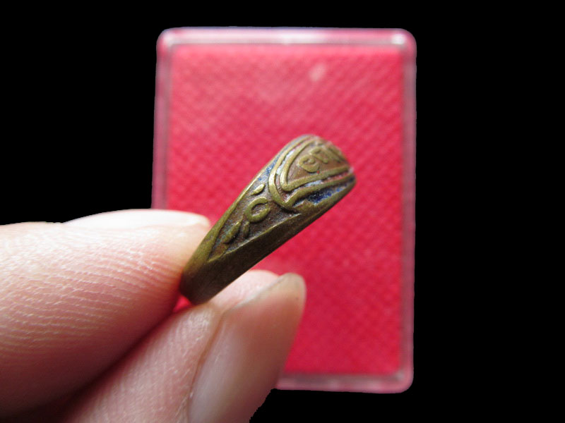 แหวน นะชาลีติ ลงยาไม่ทราบวัดครับ ขนาดวงประมาณ 1.8 cm...เริ่ม20บาท/.Re.56