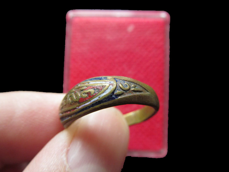 แหวน นะชาลีติ ลงยาไม่ทราบวัดครับ ขนาดวงประมาณ 1.8 cm...เริ่ม20บาท/.Re.56
