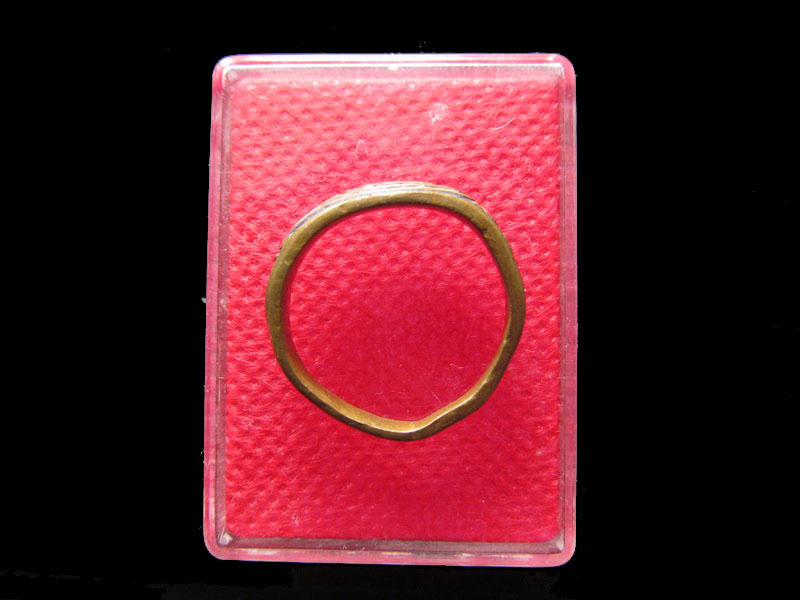 แหวน นะชาลีติ ลงยาไม่ทราบวัดครับ ขนาดวงประมาณ 1.8 cm...เริ่ม20บาท/.Re.56