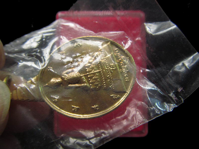 เหรียญพระชัยหลังช้างหลังภปร.ปี2530 พระสวยไม่เคยออกจากซองครับ..เริ่ม20บาท/.Re.97