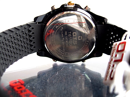 นาฬิกาข้อมือ O.T.S แท้ ใช้งานได้ 2 ระบบ ระบบ : DIGITAL , QU ARTZ ทรงสปอร์ต