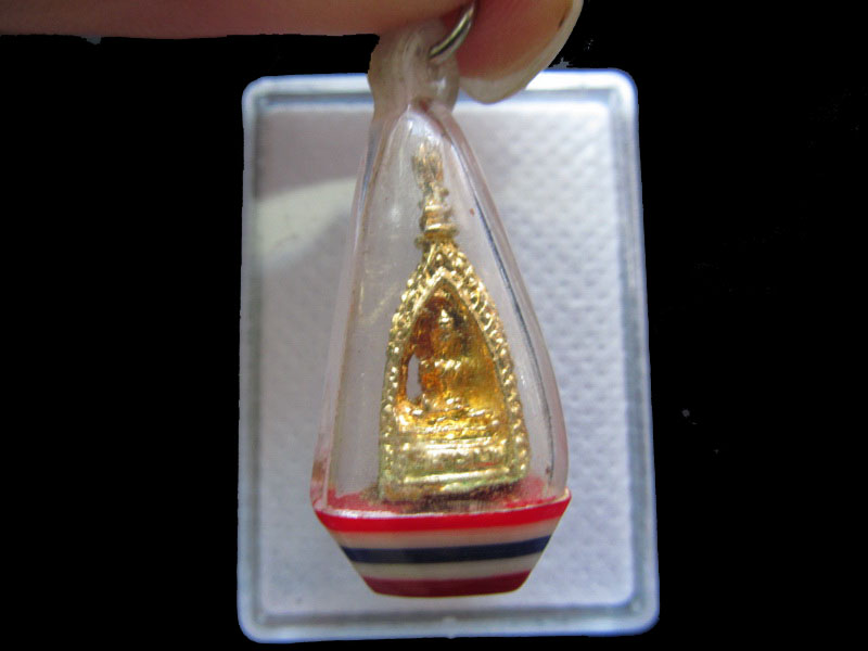 พระหล่อกระเช้า สามหน้าเลี่ยมเดิมไม่ทราบที่ครับ.เริ่ม20บาท/.G.172