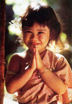 พระกริ่ง,พระชัยวัฒน์ รุ่นเจริญพร 7 รอบ เนื้อทองทิพย์ หลวงพ่อเพี้ยน วัดเกริ่นกฐิน ชุดที่1