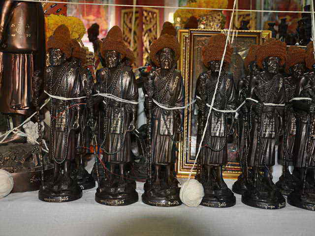 พระบูชา หลวงปู่หมุน ฐิตสีโล ยืนขนาด 12 นิ้ว สร้างจำนวน 300 องค์ พระบูชายืน สูง ๑๒ นิ้ว