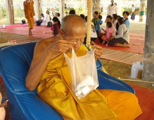 พระกริ่งอุปคุตจกบาตร (แบ่งลาภ) รุ่นแรก หลวงปู่คำบุ คุตฺตจิตโต พิเศษตอก 2 โค็ดครับผม