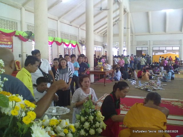 เหรียญแจกหลวงพ่อคูณ รุ่นอายุยืน88 แบบครึ่งองค์ ในงานวันครบรอบ ๙๓ ปี หลวงปู่นิยม วัดแจ้งนอก