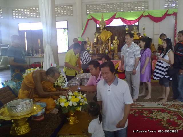 เหรียญแจกหลวงพ่อคูณ รุ่นอายุยืน88 แบบครึ่งองค์ ในงานวันครบรอบ ๙๓ ปี หลวงปู่นิยม วัดแจ้งนอก