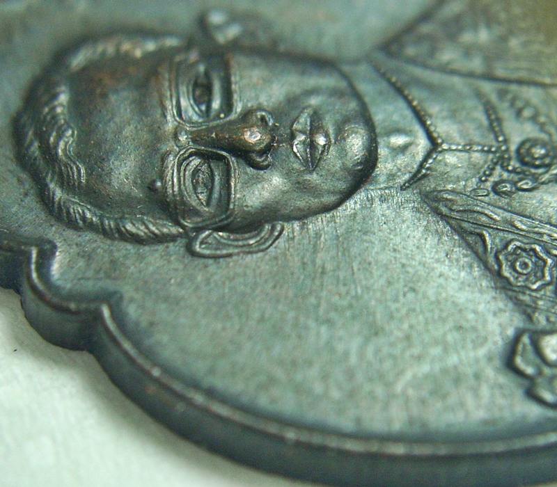 เหรียญในหลวง ๔ รอบ ปี ๒๕๑๘ (( วงเดือน 1 ขีด ))  "...สวยวิ๊ง ...ไม่แจ๋วจริง ...ไม่นำเหนอ"