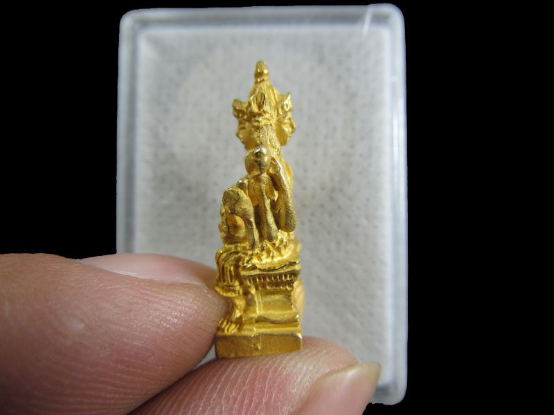 ท้าวมหาพรหม กะไหล่ทอง งานละเอียดประณีต ไม่ทราบที่ครับ.เริ่ม20บาท/.(21/กพ.--10)